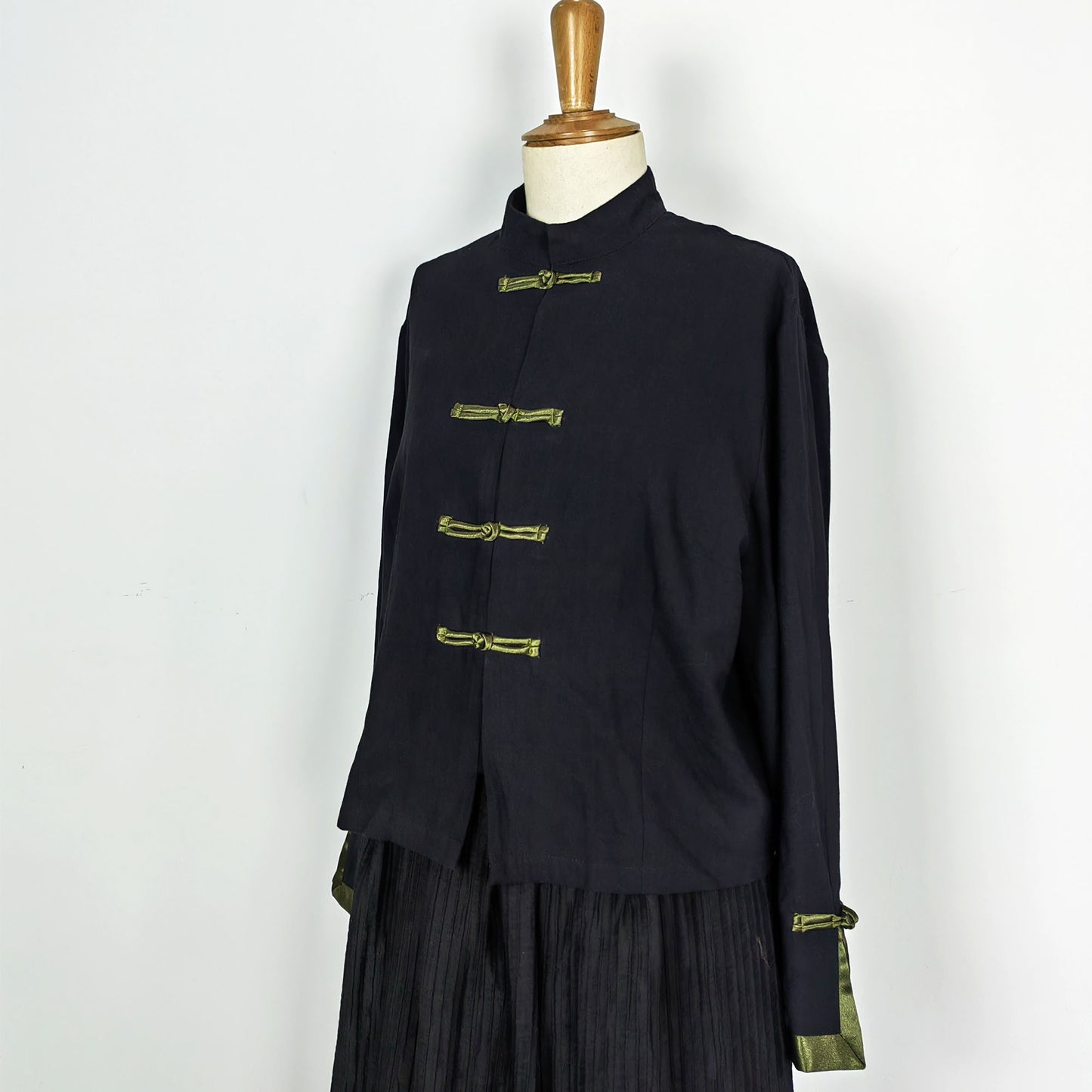 Sample sale Cotton Crop Top Stand Collar with Chinese Toggles Top Long Sleeves Short Jacket Oriental Style Black Blouse Mandarin Collar frog buttons
