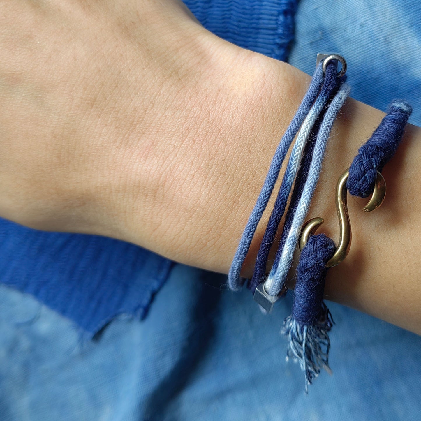 Indigo Hand dye Blue braided pattern unisex kumihimo bracelet with Silver beads