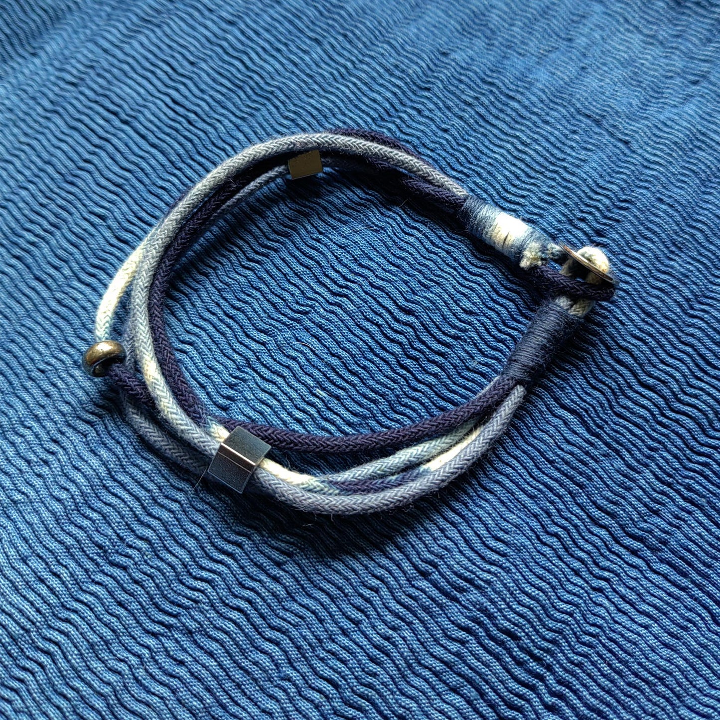 Indigo Hand dye Blue braided pattern unisex kumihimo bracelet with Silver beads