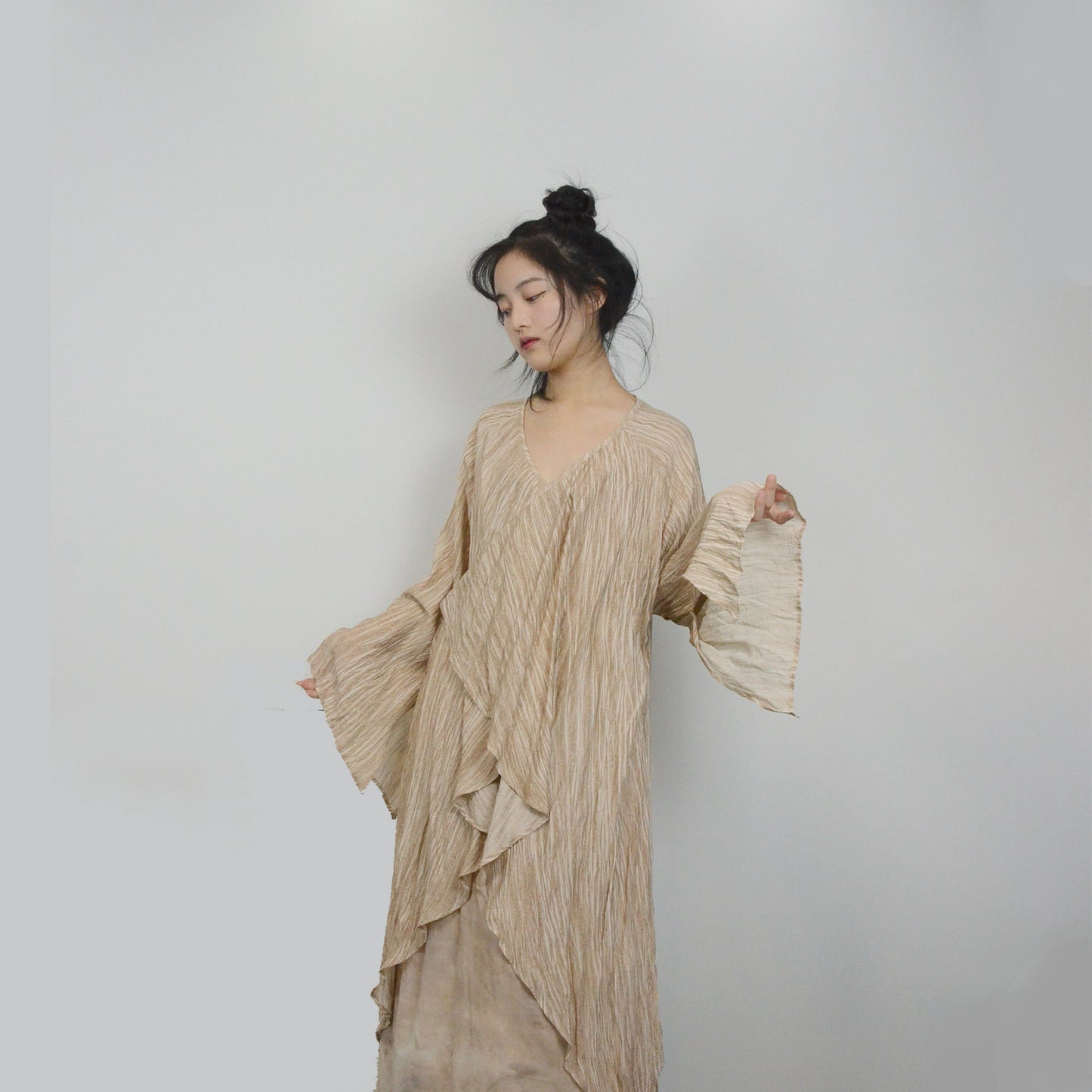 Pleated fabric texture outer cardigan flare cardigan flowing outer piece top layer styling cardigan hanfu layering shirt