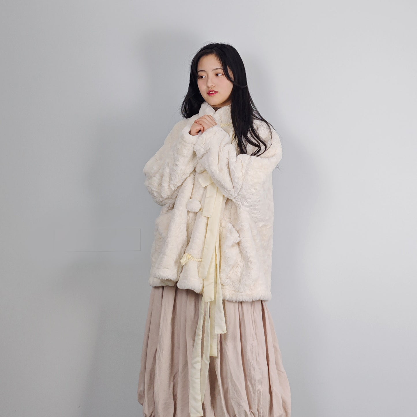 White Stylish Vegan Fur Jacket Trendy Jacket Over Sized Chinese Hanfu Modified Jacket Chinese Fleece Coat Overcoat