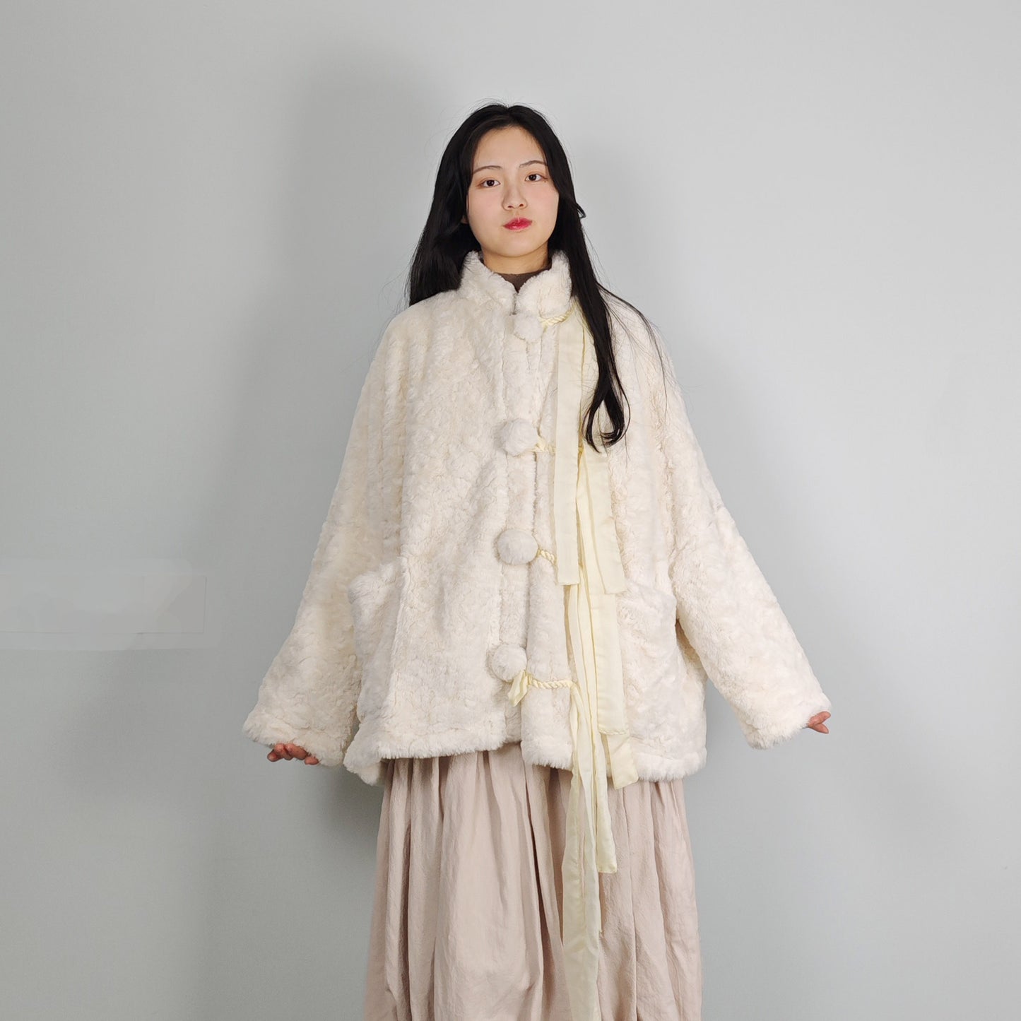 White Stylish Vegan Fur Jacket Trendy Jacket Over Sized Chinese Hanfu Modified Jacket Chinese Fleece Coat Overcoat