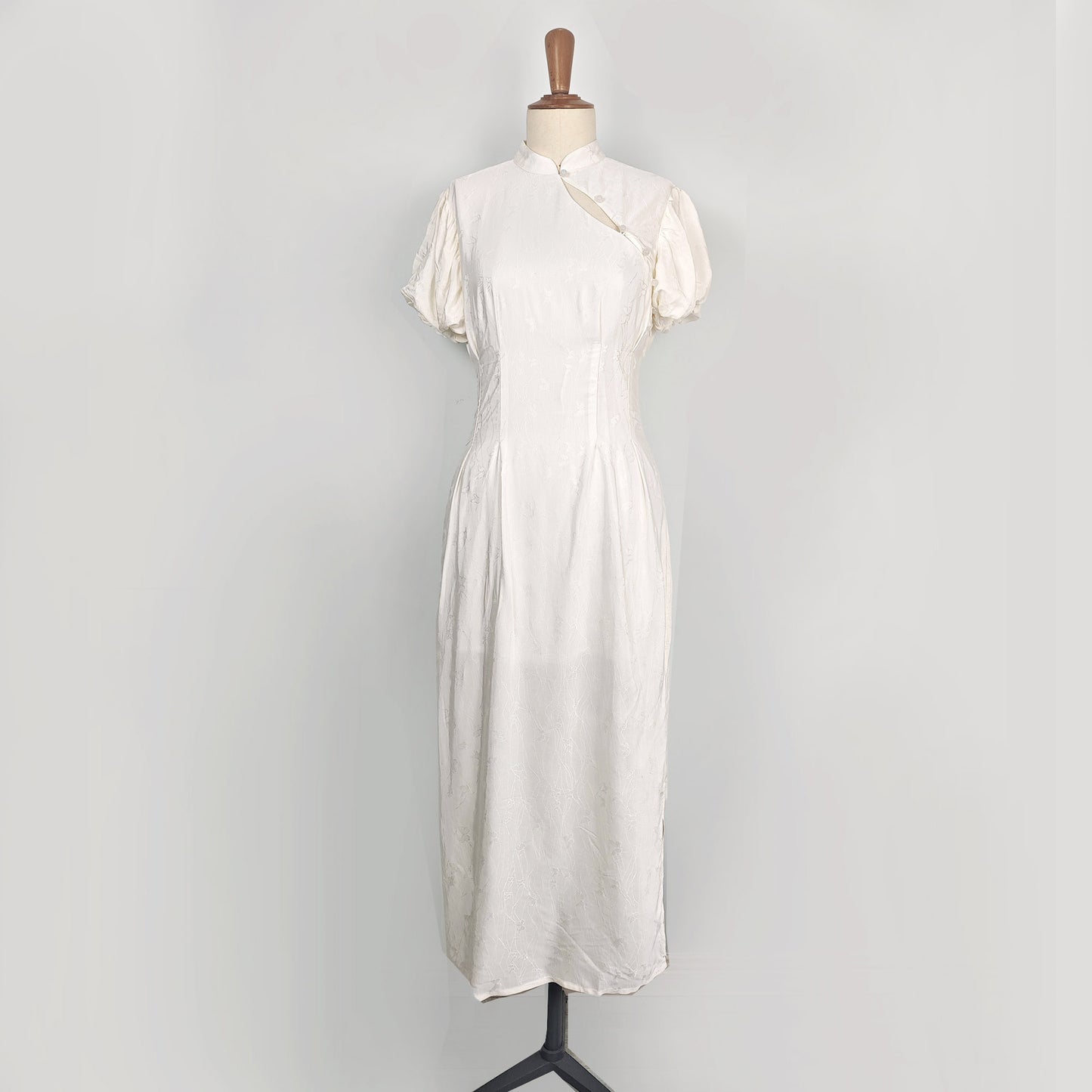 Fitted Qipao dress with puffy sleeves Chinese Qipao dress silky rayon fabric