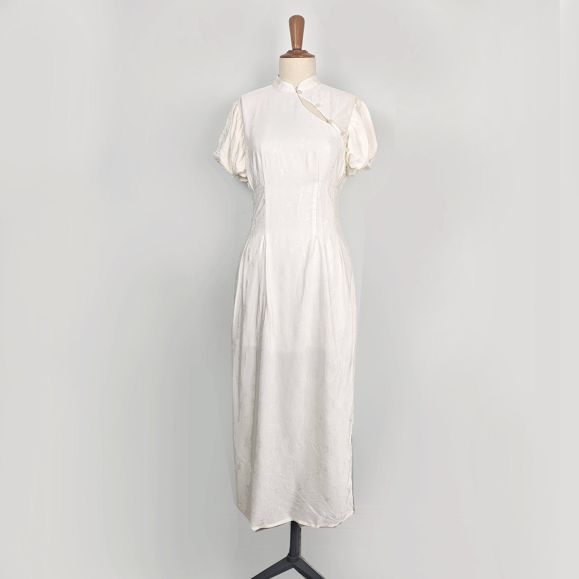 Fitted Qipao dress with puffy sleeves Chinese Qipao dress silky rayon fabric