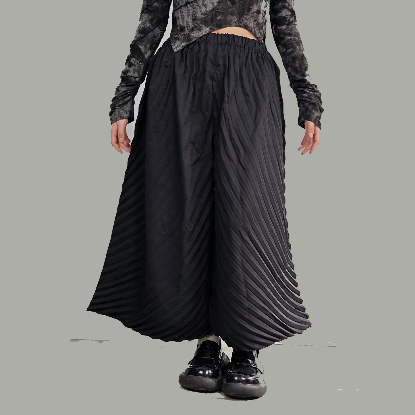 Pleated black top and pants set sculpture shape shirt and wide leg pants pleats fabric creative shape A SET