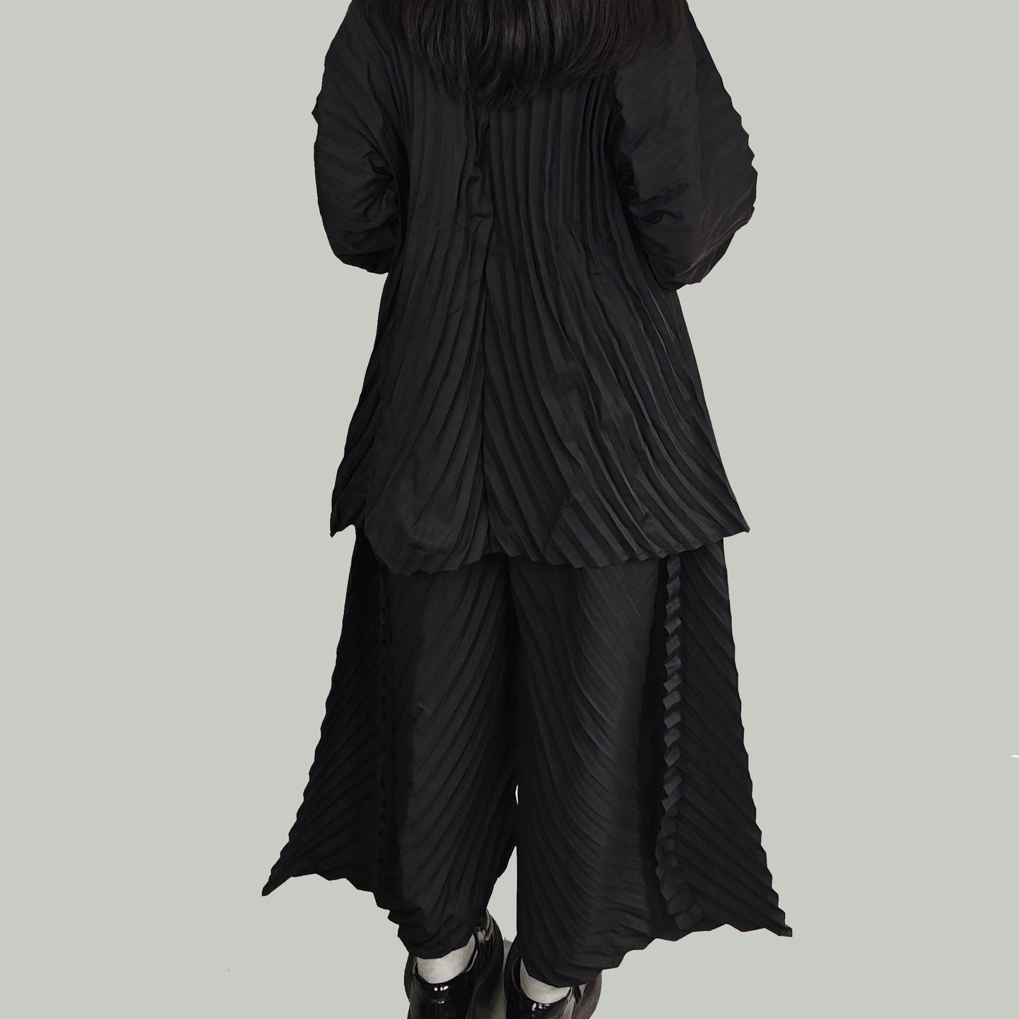 Pleated black top and pants set sculpture shape shirt and wide leg pants pleats fabric creative shape A SET