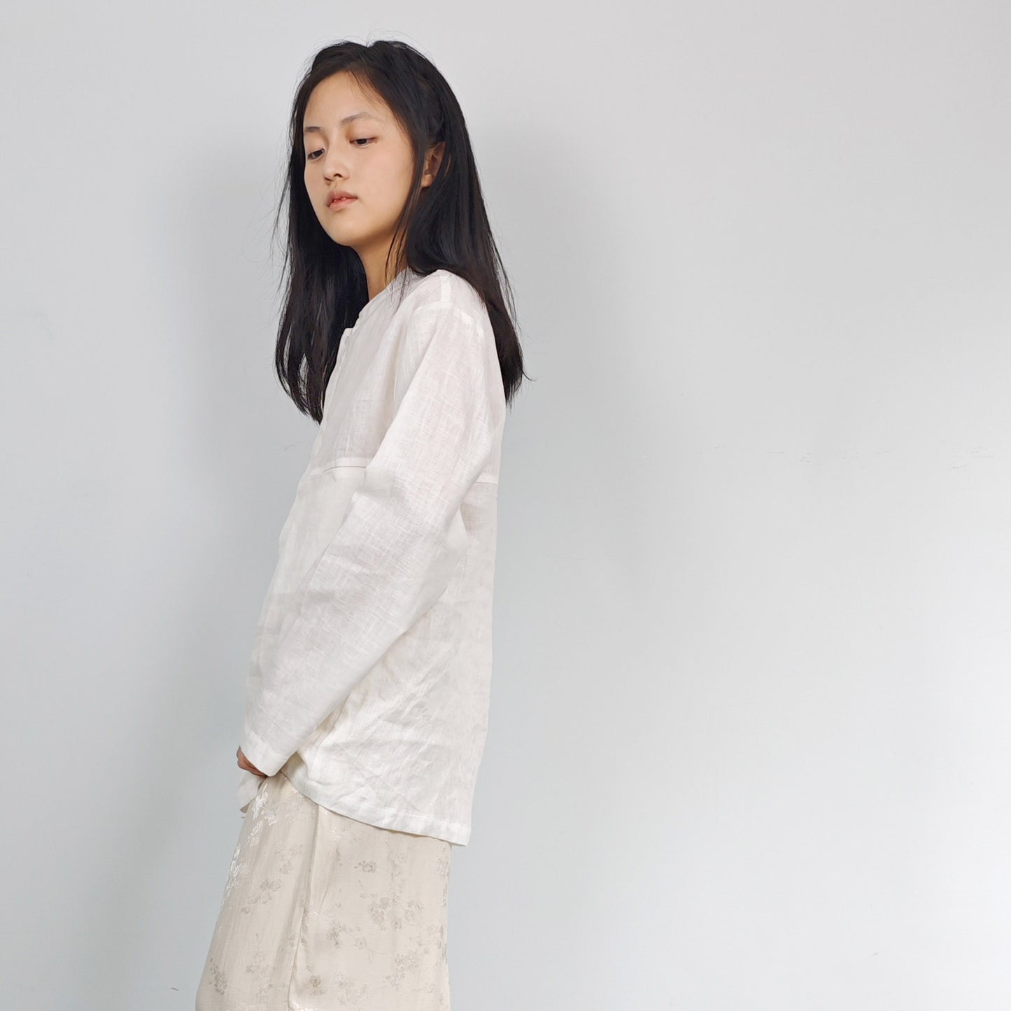 Linen Shirt with 2 pockets Minimalist style linen shirt white linen shirt