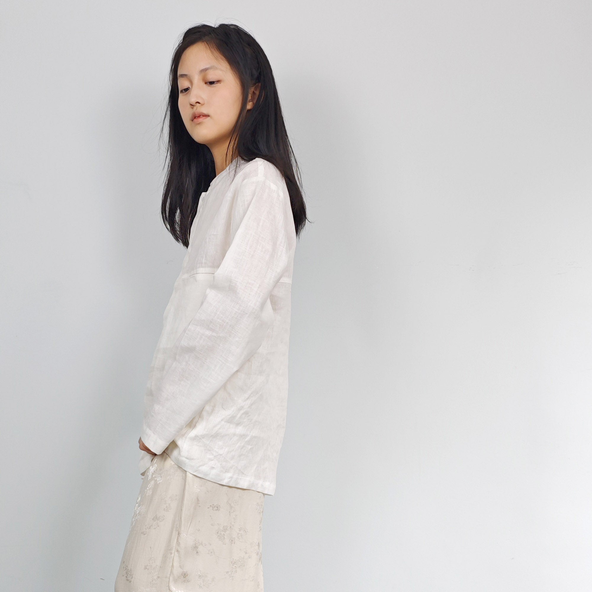 Linen Shirt with 2 pockets Minimalist style linen shirt white linen shirt