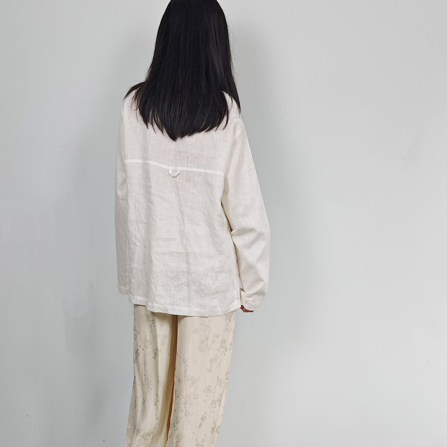 Linen Shirt with 2 pockets Minimalist style linen shirt white linen shirt